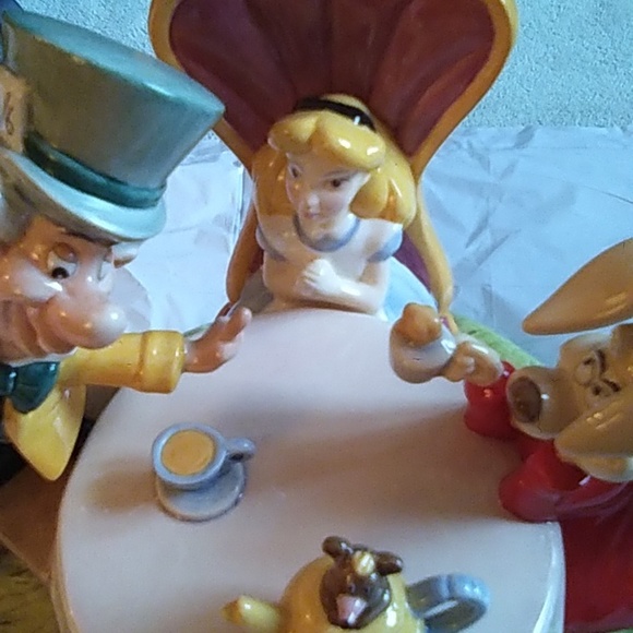 Walt Disney's Royal Dolton, Mad Hatter's Tea Party - Picture 2 of 13